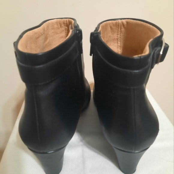 Naturalizer Boots - Picture 4 of 6